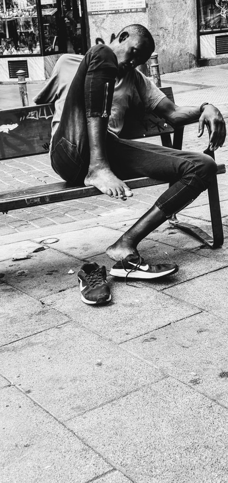 Descanso en banco de Lavapiés