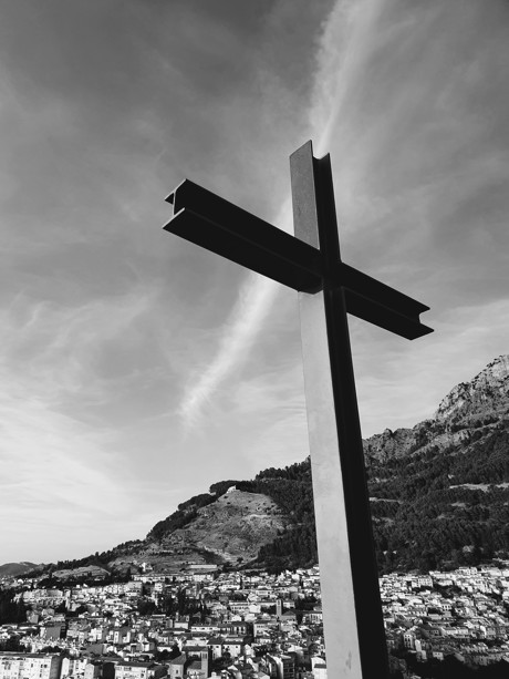 Cruces y nubes sobre Cazorla